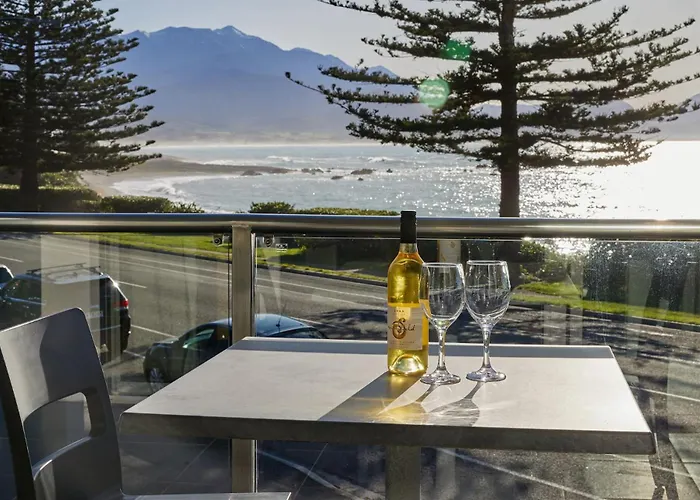 Waves On Esplanade - Kaikoura Waterfront Apartment