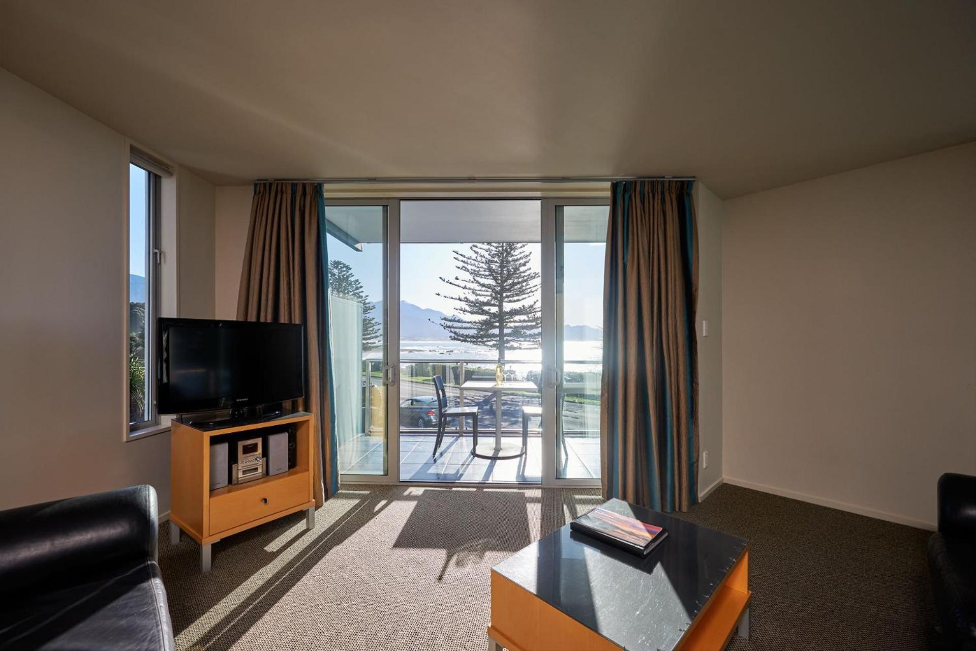 Apartment Waves On Esplanade - Waterfront